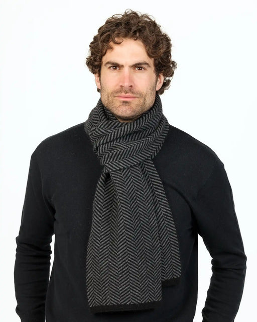 Parquet possum merino wool scarf in black